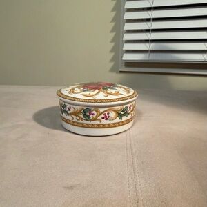 Mikasa Holiday Orchard Round Porcelain Lidded Trinket Bix